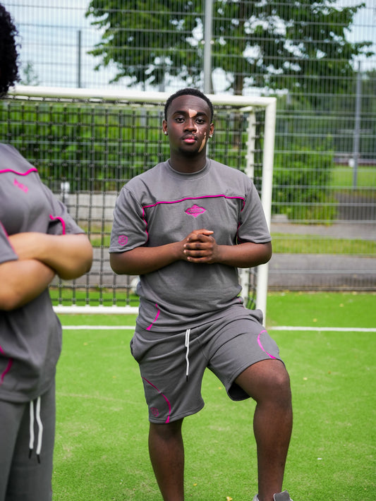 OUTWORK TEE // GREY/PINK